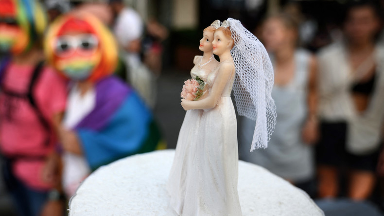 Le Parlement européen veut l'égalité juridique des unions homosexuelles dans toute l'UE