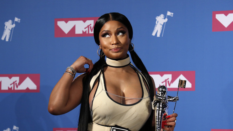 Boris Johnson réagit à des propos de Nicki Minaj sur des «testicules enflés» après la vaccination