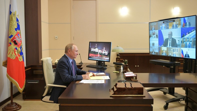 Vladimir Poutine annonce que «des dizaines de personnes» de son entourage ont le Covid