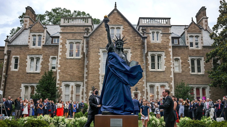 Rupture du «contrat du siècle» : la France annule une soirée de gala à Washington
