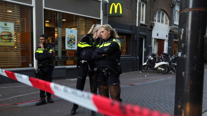 Deux morts dans une attaque au couteau aux Pays-Bas, où une personne a fait usage d'une arbalète