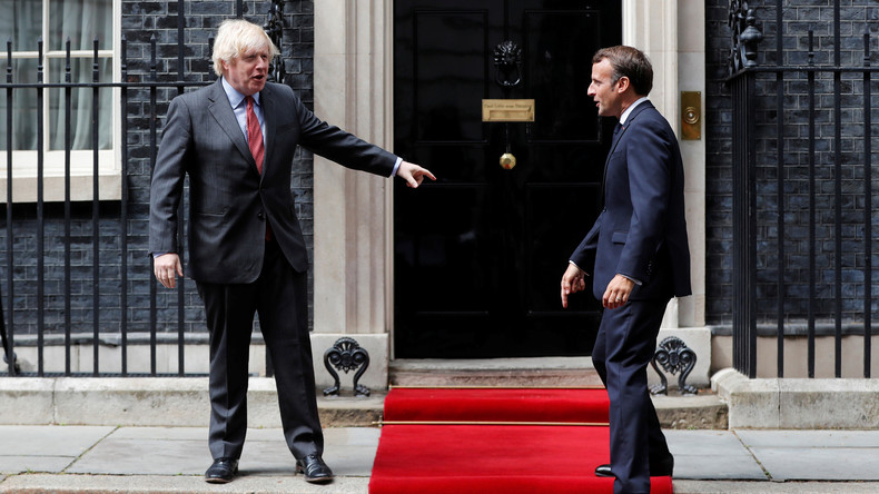 «Notre amour de la France est indéracinable» : Johnson tente de rassurer Paris