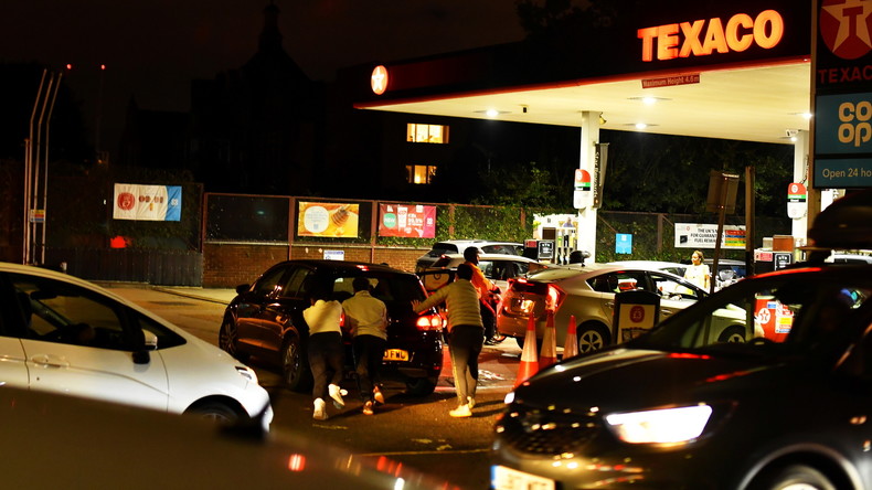 Pénurie de carburant : Londres délivrera des milliers de visas aux chauffeurs routiers européens