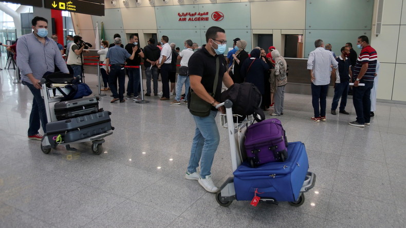 «Enfumage» : la réduction des visas pour les pays du Maghreb jugée électoraliste par la droite