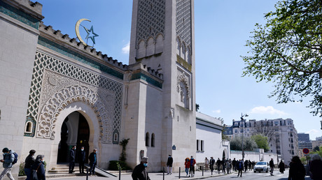 L'Algérie appelle ses imams détachés en France à défendre leur pays dans les mosquées