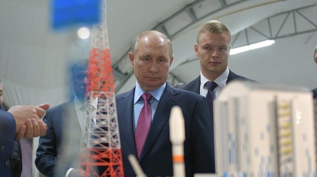 Spatial russe : Vladimir Poutine visite le cosmodrome civil Vostotchny, en Sibérie