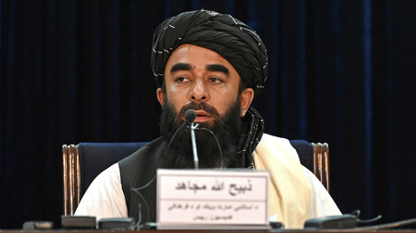 Charia, ministre recherché par le FBI : à quoi ressemble le nouveau gouvernement Taliban ?