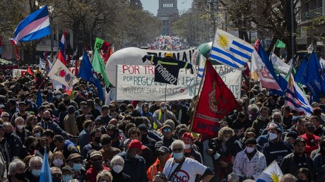 Uruguay : grève générale et manifestations massives contre la politique libérale du gouvernement
