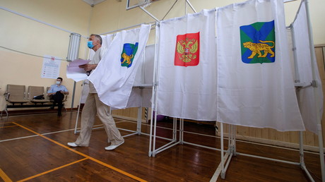 Cliché pris dans un bureau de vote de Vladivostok le 17 septembre 2021 (image d'illustration).