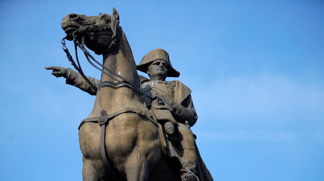 A Rouen, une organisation étudiante de droite milite contre le déboulonnage d'une statue de Napoléon