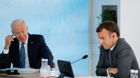 «La France humiliée» : la classe politique réagit à l'échange Biden-Macron