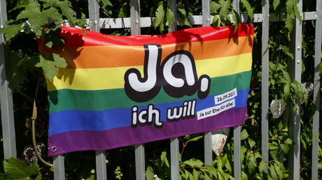 Les Suisses favorables au mariage pour tous, d'après les premières estimations de sortie des urnes