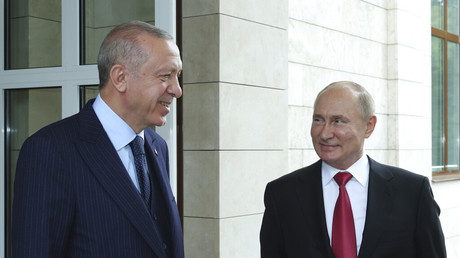 Poutine recommande à Erdogan de se faire vacciner avec Spoutnik V