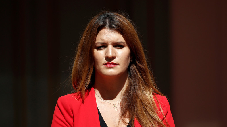 Schiappa épinglée pour avoir fait la promotion de son dernier livre sur un podcast sulfureux