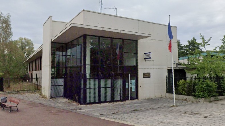 Yvelines : des voitures calcinées au commissariat de police de Fontenay-le-Fleury