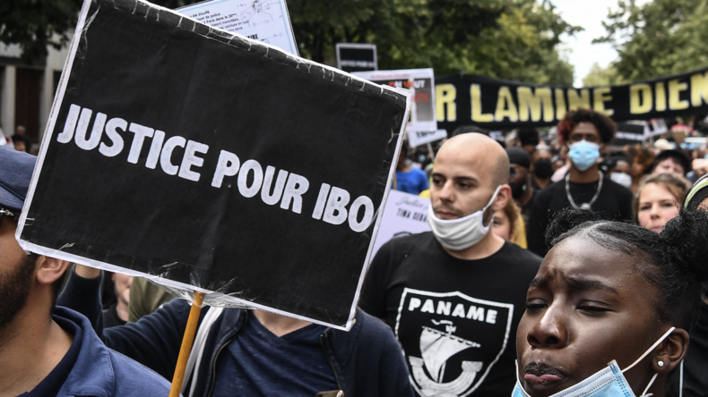 Une marche et un rodéo sauvage organisés en mémoire d'un jeune mort en moto à Villiers-le-Bel