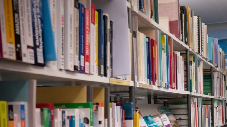 Romainville : rassemblement contre le pass sanitaire à l'entrée des bibliothèques
