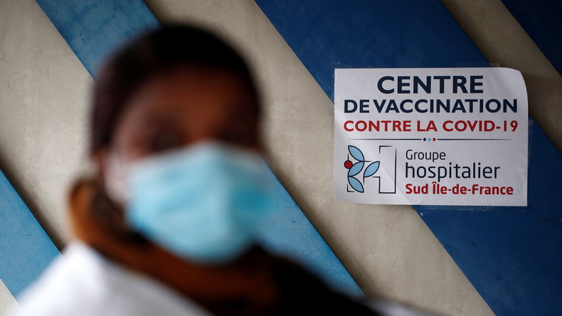 Selon le gouvernement, la part de la population majeure complètement vaccinée à Paris est de... 103%