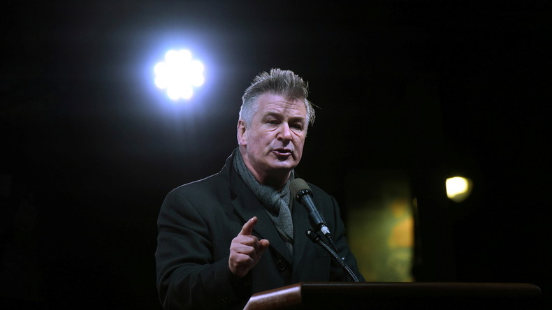 L'acteur Alec Baldwin tue une femme en déchargeant son arme sur le tournage d'un western
