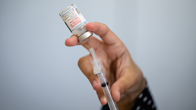 L'EMA valide la troisième injection de Moderna malgré sa suspension dans plusieurs pays européens