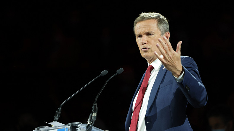 Nicolas Dupont-Aignan plaide à nouveau pour la création d'un bagne pour les djihadistes