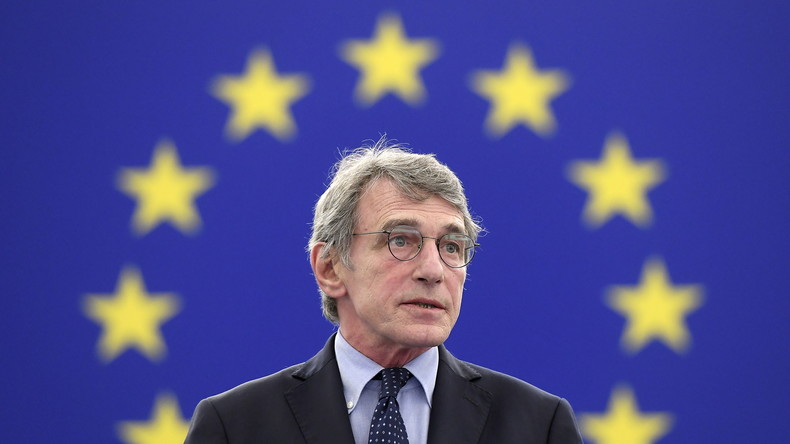 Le Parlement poursuit la Commission pour inaction sur le dossier polonais et hongrois