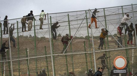 Plusieurs centaines de migrants tentent de pénétrer dans l'enclave espagnole de Melilla