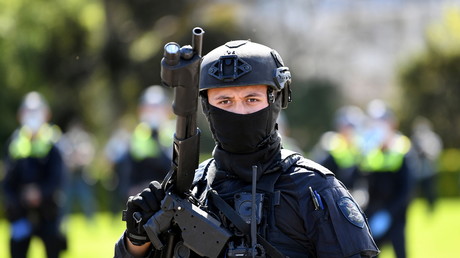 Un policier anti-émeute intervient lors d'une manifestation contre les restrictions sanitaires à Melbourne, le 22 septembre 2021 (image d'illustration).