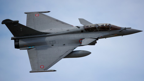 Selon Paris, l'Algérie interdit le survol de son territoire aux avions militaires français
