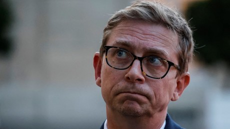 «Esprits malveillants» : le président de la commission sur le complotisme défend le Pr Vallancien