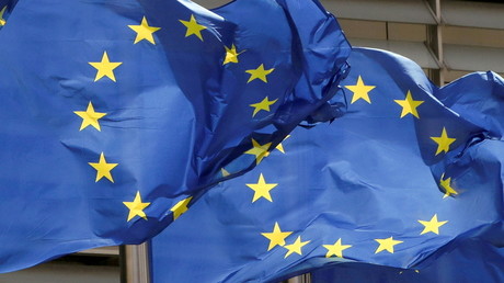 Des drapeaux de l'Union européenne flottent devant le siège de la Commission européenne à Bruxelles (image d'illustration).