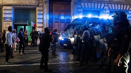 Chaos à Rome : une manifestation contre le pass sanitaire vire à l'affrontement (VIDEO)