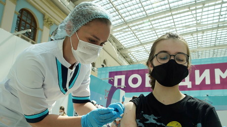 Covid-19 : Moscou juge «irréaliste» d'infliger des amendes pour refus de vaccination
