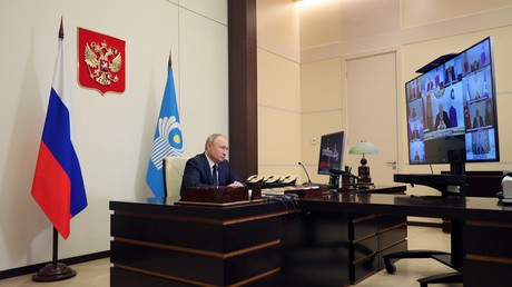 Le président russe Vladimir Poutine s'exprime en visioconférence lors d'un sommet des Etats de la CEI, le 15 octobre 2021, dans la résidence d'Etat de Novo-Ogarevo, près de Moscou.