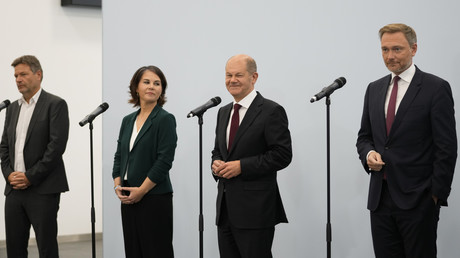 Allemagne : SPD, libéraux et Verts annoncent un accord préliminaire pour former un gouvernement