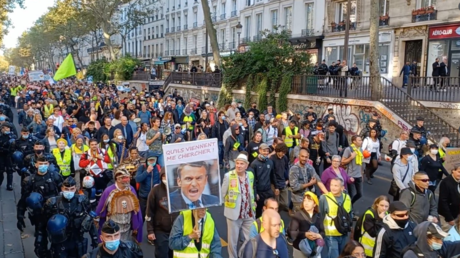 Un cortège d'opposants au pass sanitaire le 9 octobre à Paris (image d'illustration).