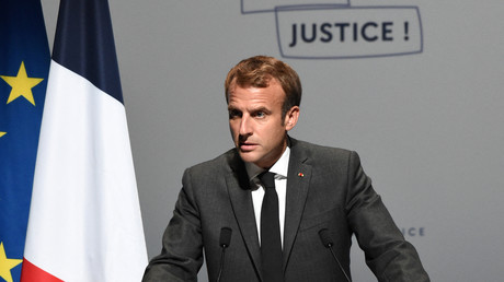 Emmanuel Macron prononce un discours à l'occasion des Etats généraux de la justice à Potiers, le 18 octobre 2021.