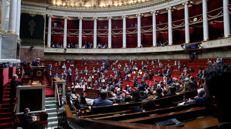 «Macron piétine le droit» : des députés de tous bords opposés à la restriction du droit d'amendement