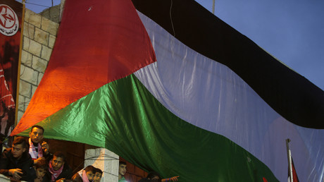 Des Palestiniens participent à une fête à l'occasion du 49e anniversaire de la création du Front populaire de libération de la Palestine le 12 décembre 2016, au sud de Naplouse.