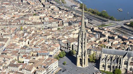 Un véhicule fonce sur des CRS à Bordeaux, un mis en cause blessé par balle