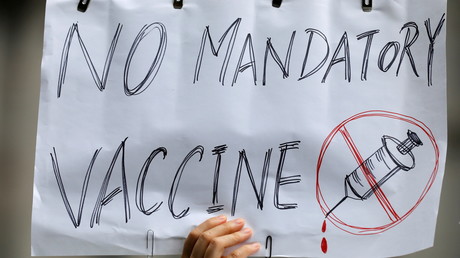 Une pancarte sur laquelle est écrit «Pas de vaccination obligatoire» lors d'une manifestation à New York, le 9 août 2021 (image d'illustration).