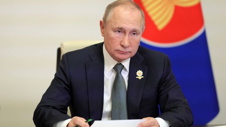 Le président russe Vladimir Poutine prend la parole au G20 par visioconférence