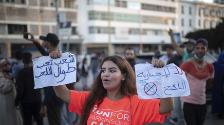 Une manifestante contre le pass sanitaire à Rabat le 31 octobre 2021