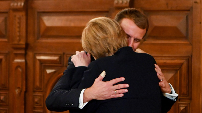 Macron remercie Merkel «d'avoir accepté ce jeune président impétueux qui voulait tout bousculer»