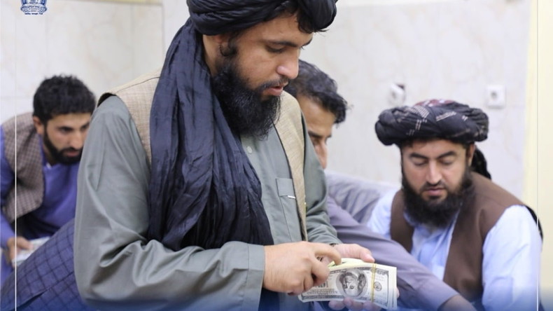 Afghanistan : les Taliban interdisent l’utilisation de devises étrangères