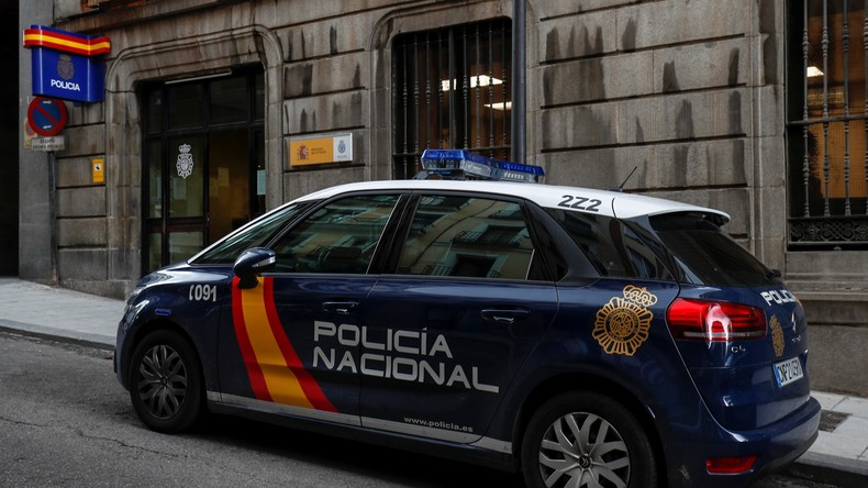 Madrid : un homme menaçant des passants avec un couteau est abattu par la police (VIDEO)