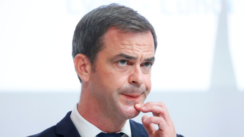Quand Olivier Véran assurait que le pass sanitaire ne serait pas conditionné à une troisième dose