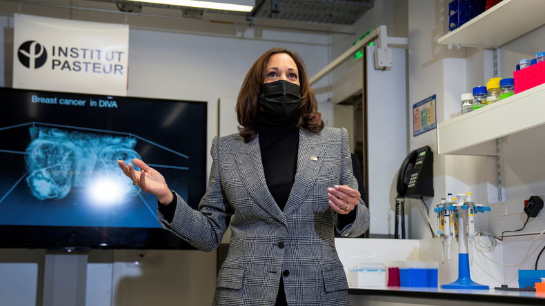 L'accent utilisé par Kamala Harris face à des chercheurs de l'Institut Pasteur crée la controverse
