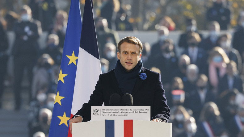 INFO EUROPE 1 : Emmanuel Macron a changé la couleur du drapeau