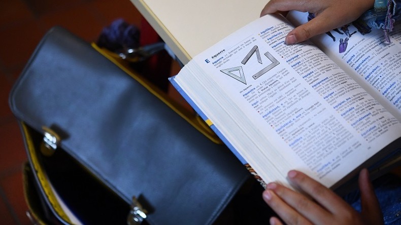 Le directeur des éditions le Robert défend l'ajout du pronom «iel» au dictionnaire